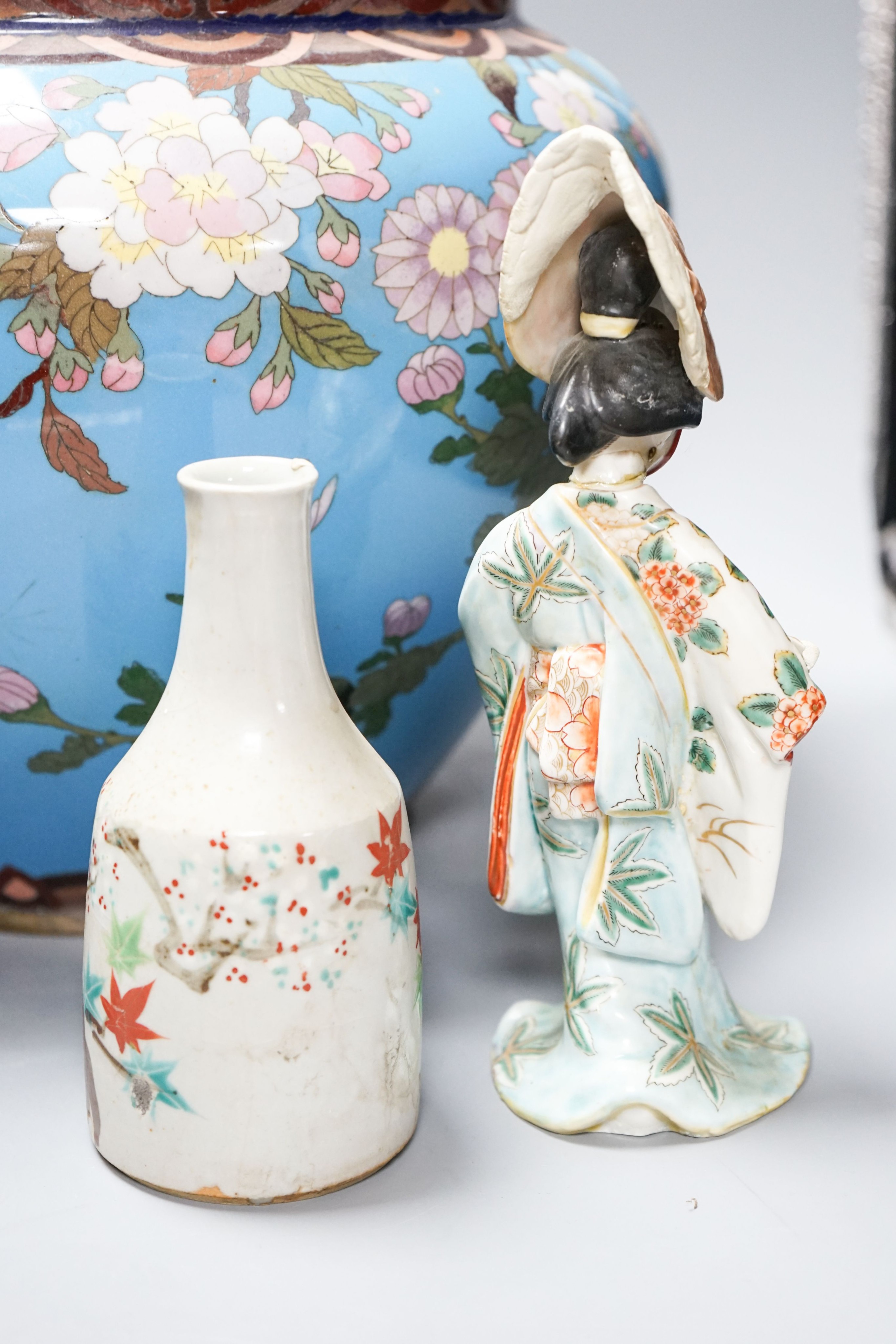 Assorted Japanese items, cloisonné enamel jardiniere etc. 27cm